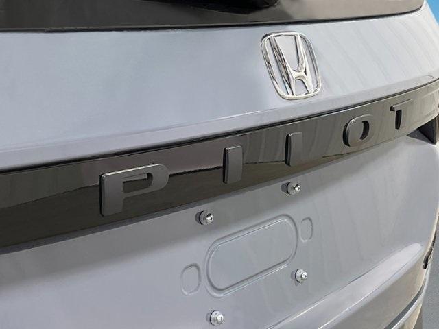 new 2025 Honda Pilot car, priced at $44,205