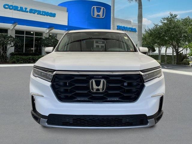 new 2025 Honda Pilot car, priced at $47,550