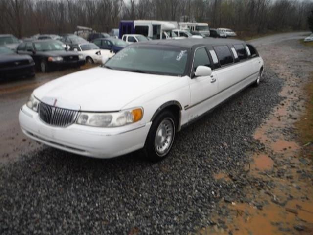 used 2000 Lincoln Town Car car, priced at $2,995