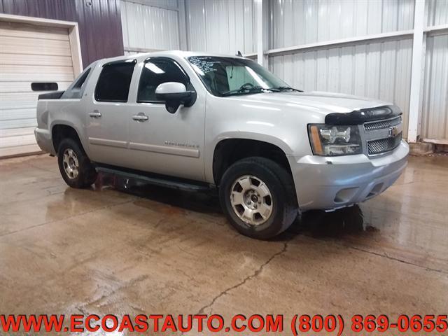 used 2007 Chevrolet Avalanche car, priced at $3,795