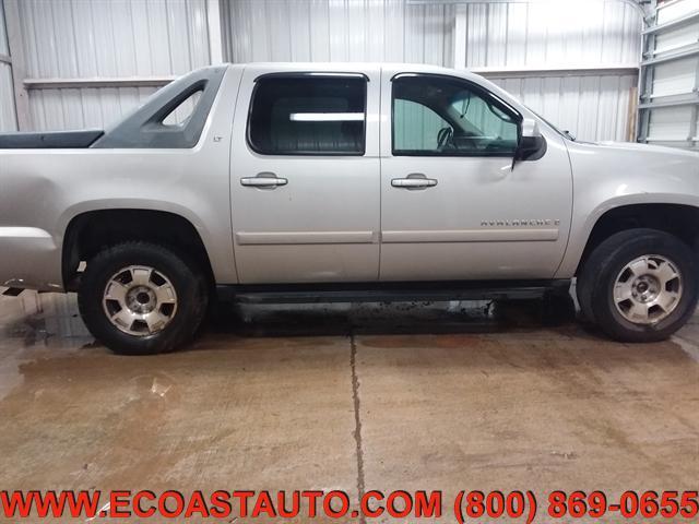 used 2007 Chevrolet Avalanche car, priced at $3,795