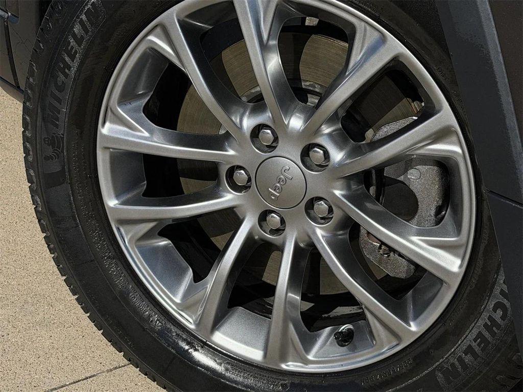 used 2019 Jeep Cherokee car, priced at $13,743