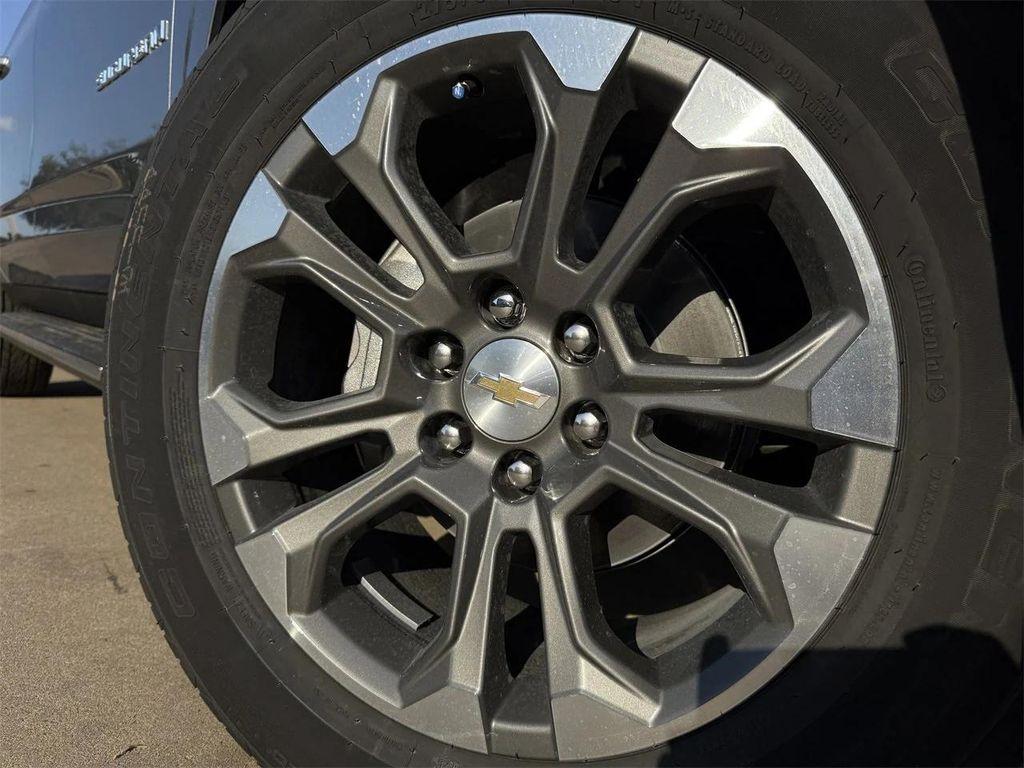 new 2026 Chevrolet Suburban car, priced at $72,270