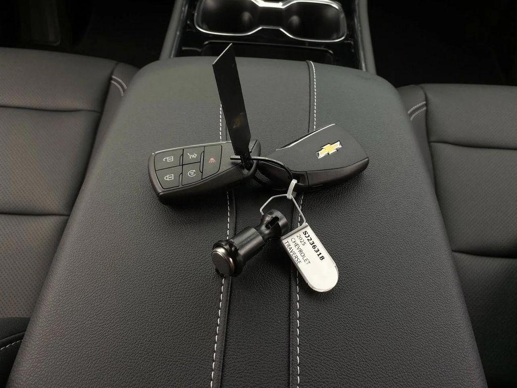 new 2025 Chevrolet Traverse car, priced at $43,320