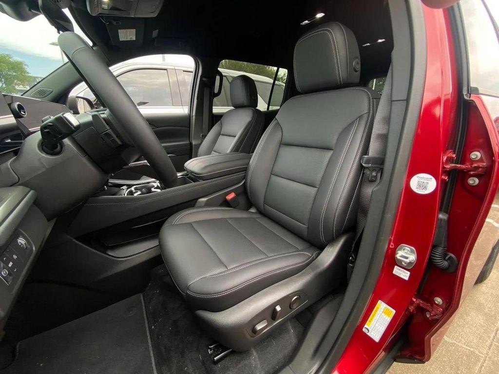 new 2025 Chevrolet Traverse car, priced at $43,320