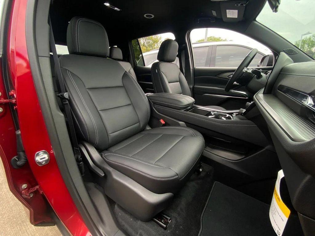 new 2025 Chevrolet Traverse car, priced at $43,320