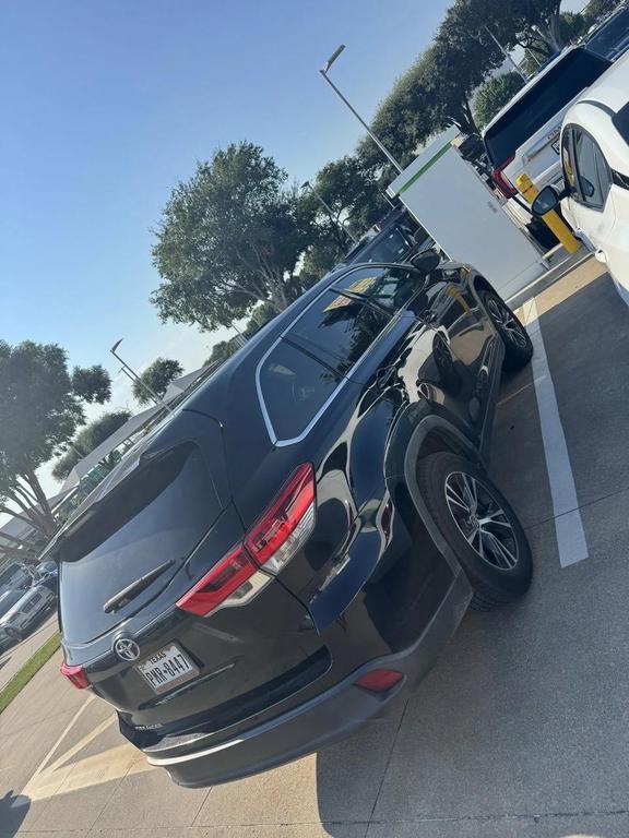 used 2019 Toyota Highlander car, priced at $22,131