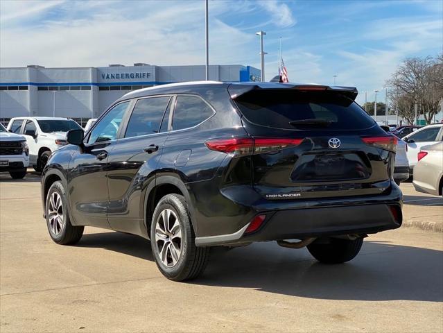 used 2023 Toyota Highlander car, priced at $34,998