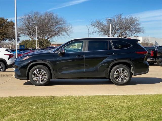 used 2023 Toyota Highlander car, priced at $34,998