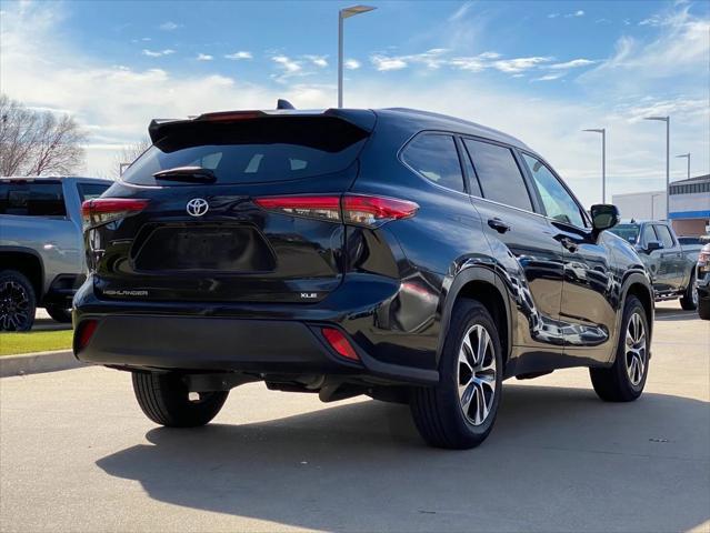 used 2023 Toyota Highlander car, priced at $34,998