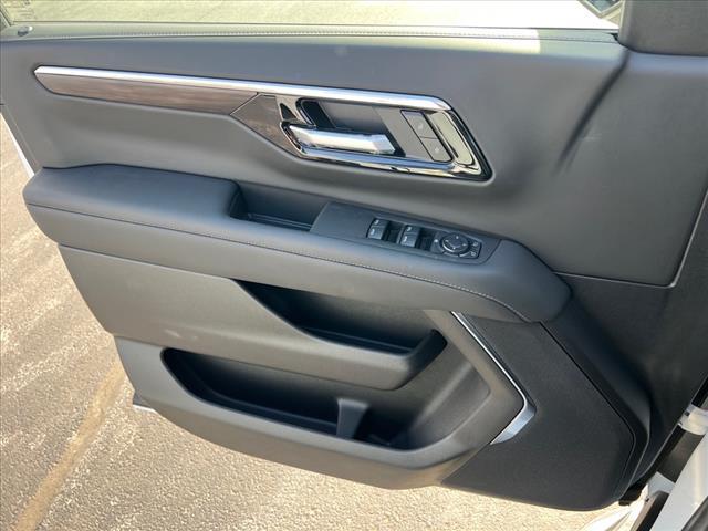 new 2025 Chevrolet Suburban car, priced at $63,720