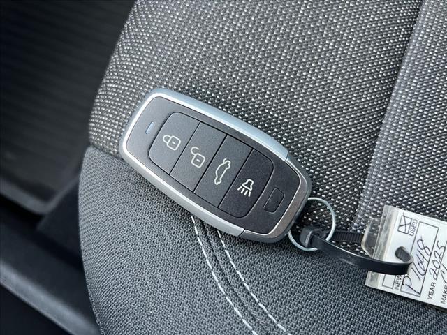 used 2024 Chevrolet Traverse car, priced at $39,990