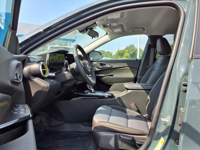 new 2025 Chevrolet Trax car, priced at $25,000