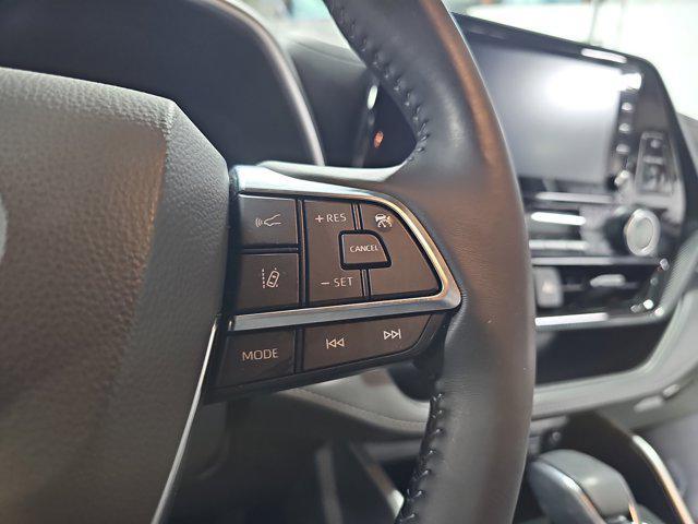 used 2021 Toyota Highlander car, priced at $33,482