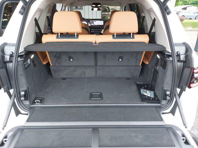 new 2026 BMW X7 car, priced at $90,275