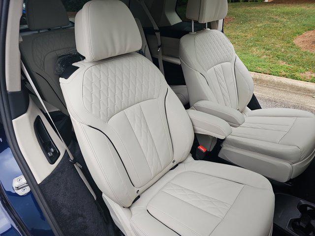 new 2026 BMW X7 car, priced at $103,135