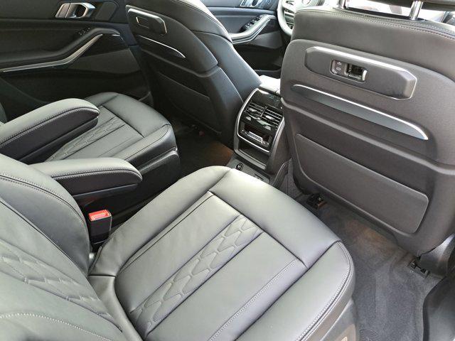 new 2026 BMW X7 car, priced at $106,625