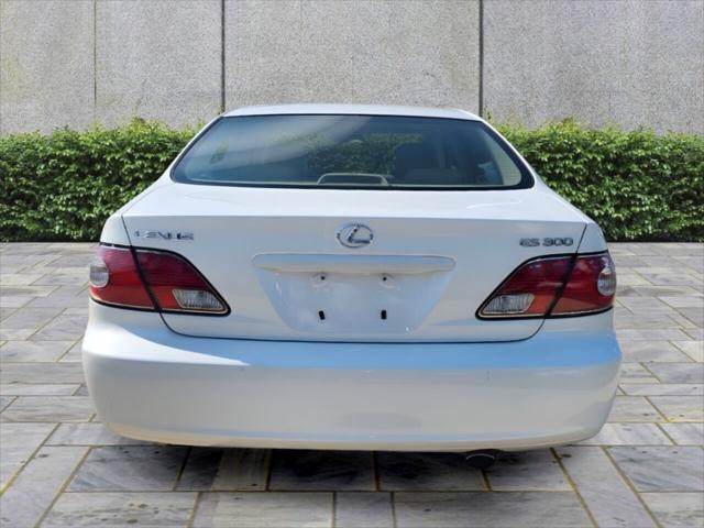 used 2002 Lexus ES 300 car, priced at $6,600