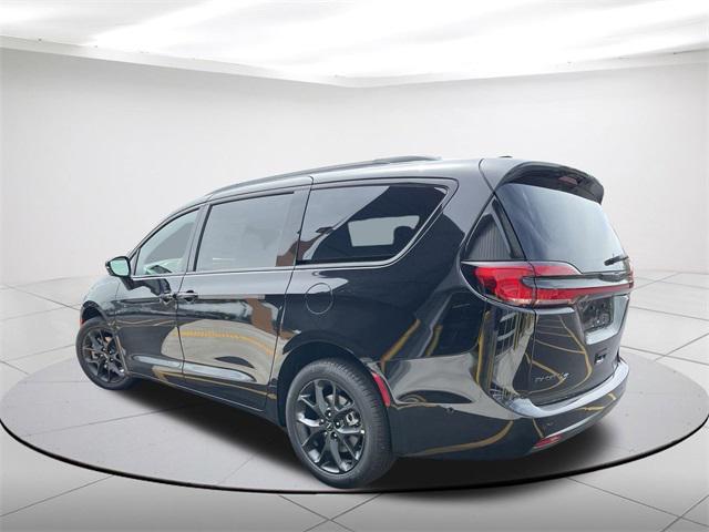 new 2024 Chrysler Pacifica car, priced at $41,322