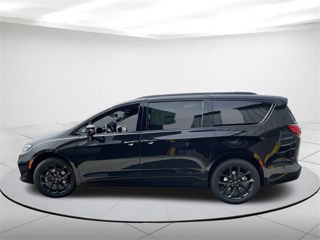 new 2024 Chrysler Pacifica car, priced at $41,322