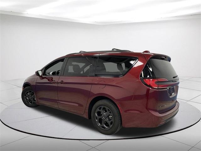 used 2021 Chrysler Pacifica Hybrid car, priced at $32,049