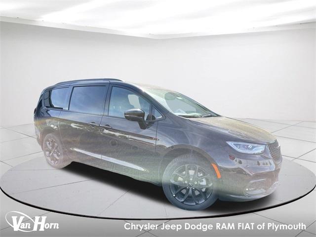 new 2024 Chrysler Pacifica car, priced at $43,932