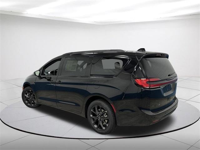 new 2024 Chrysler Pacifica car, priced at $43,932