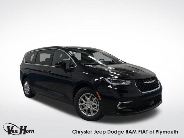 new 2025 Chrysler Pacifica car, priced at $39,615