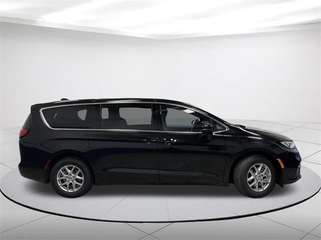 new 2025 Chrysler Pacifica car, priced at $40,615