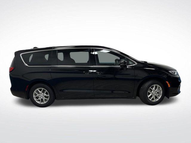 new 2025 Chrysler Pacifica car, priced at $38,164