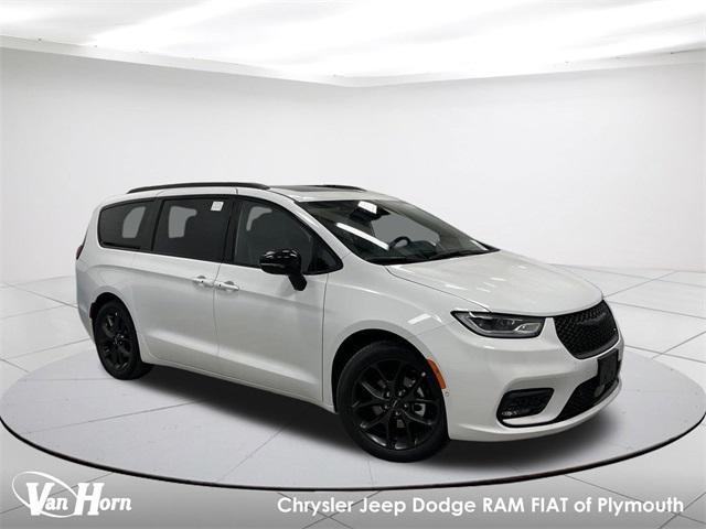 new 2024 Chrysler Pacifica car, priced at $52,336