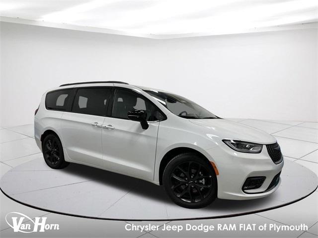 new 2024 Chrysler Pacifica car, priced at $41,263