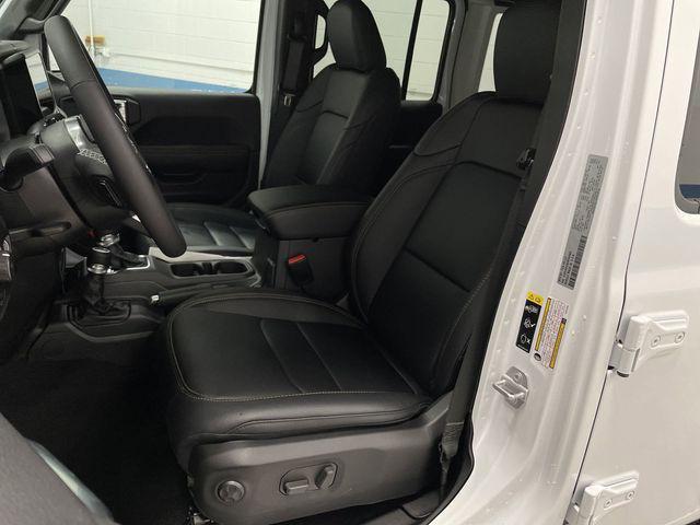 new 2025 Jeep Wrangler car, priced at $50,164