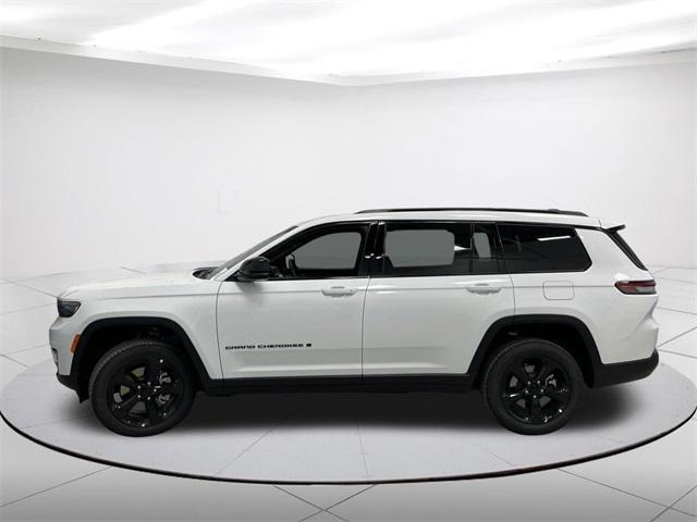 new 2024 Jeep Grand Cherokee L car, priced at $49,071