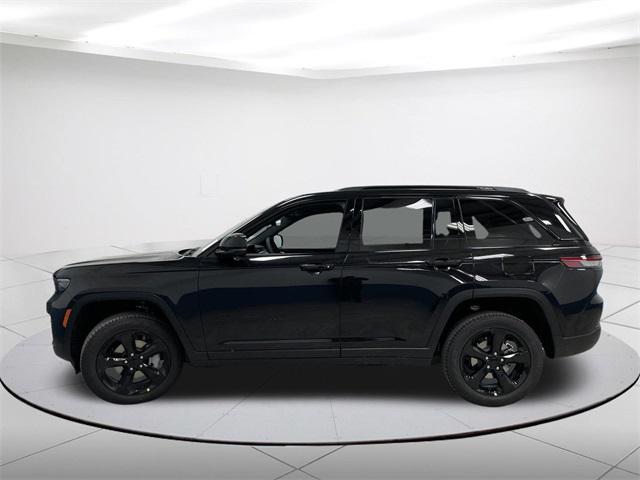 new 2024 Jeep Grand Cherokee car, priced at $49,142