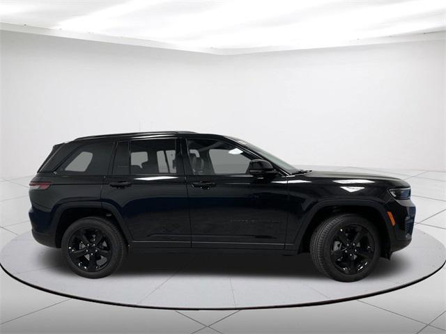 new 2024 Jeep Grand Cherokee car, priced at $49,142