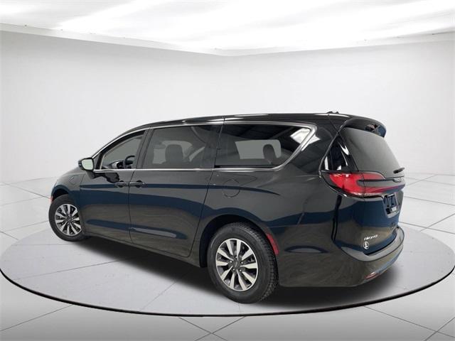 used 2022 Chrysler Pacifica Hybrid car, priced at $30,702