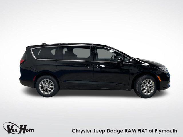 new 2025 Chrysler Pacifica car, priced at $44,092