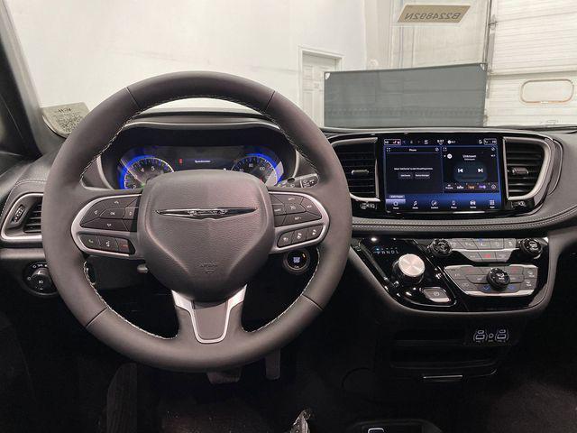 new 2025 Chrysler Pacifica car, priced at $44,092