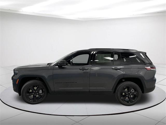 new 2024 Jeep Grand Cherokee car, priced at $49,142