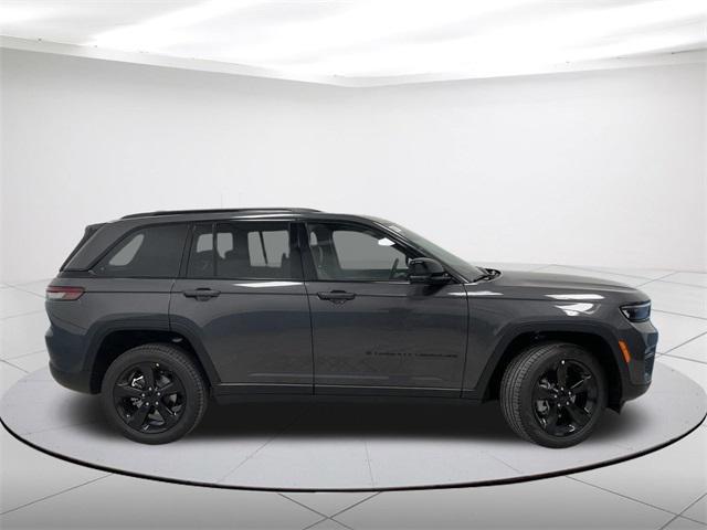 new 2024 Jeep Grand Cherokee car, priced at $49,142