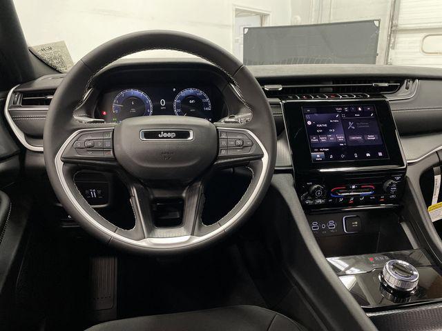 new 2025 Jeep Grand Cherokee car, priced at $37,132