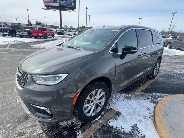 new 2025 Chrysler Pacifica car, priced at $44,523