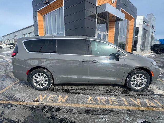 new 2025 Chrysler Pacifica car, priced at $44,523