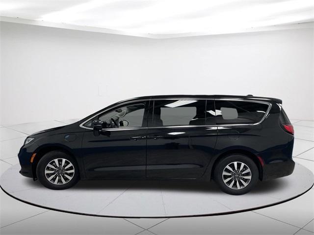 used 2022 Chrysler Pacifica Hybrid car, priced at $31,425