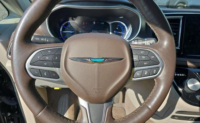 used 2021 Chrysler Pacifica Hybrid car, priced at $25,038