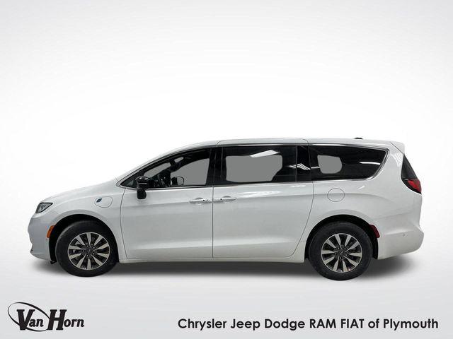 new 2025 Chrysler Pacifica Hybrid car, priced at $45,432