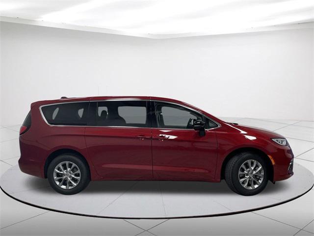 new 2024 Chrysler Pacifica car, priced at $41,941