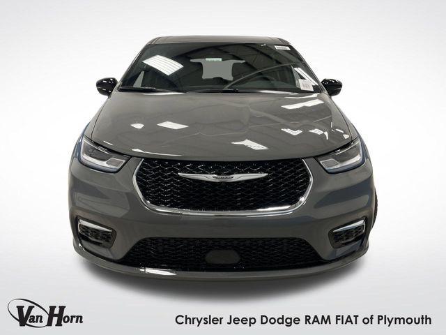 new 2025 Chrysler Pacifica car, priced at $43,886
