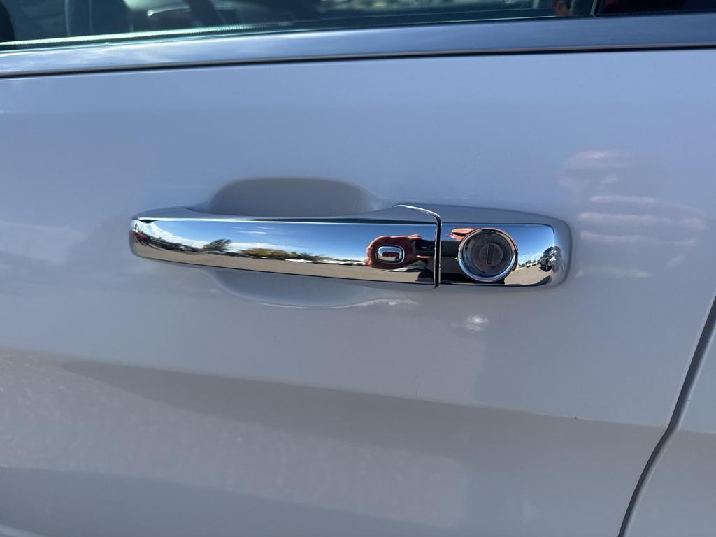 used 2018 Jeep Grand Cherokee car, priced at $21,495